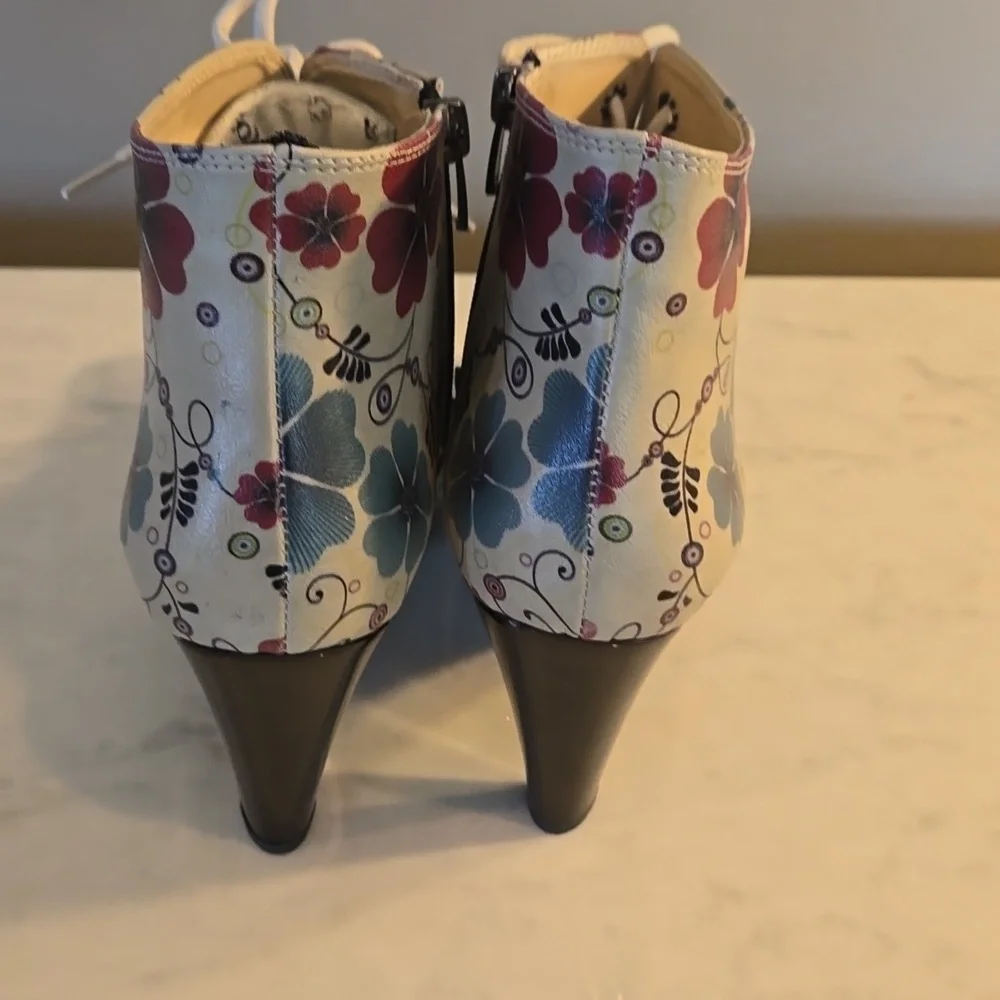 Goby Shoes - Floral High Heel Butterfly Boots - Picture 5 of 7